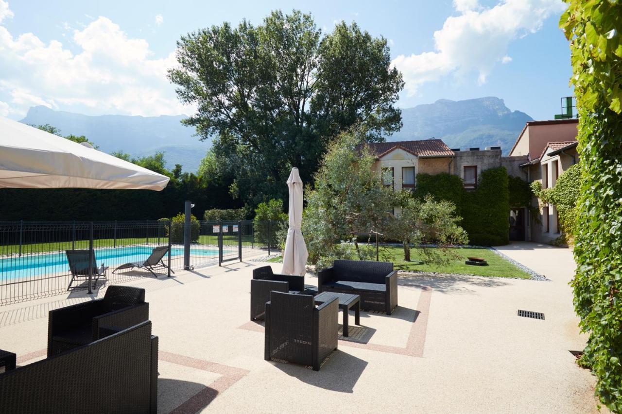 Logis Des Trois Massifs Hotel Claix  Exterior photo